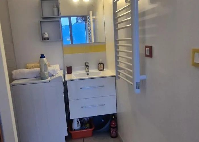 Vue Dent Du Piscine Proche Thermes *