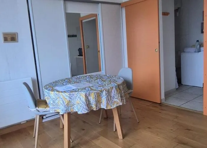 Vue Dent Du Piscine Proche Thermes Lägenhet